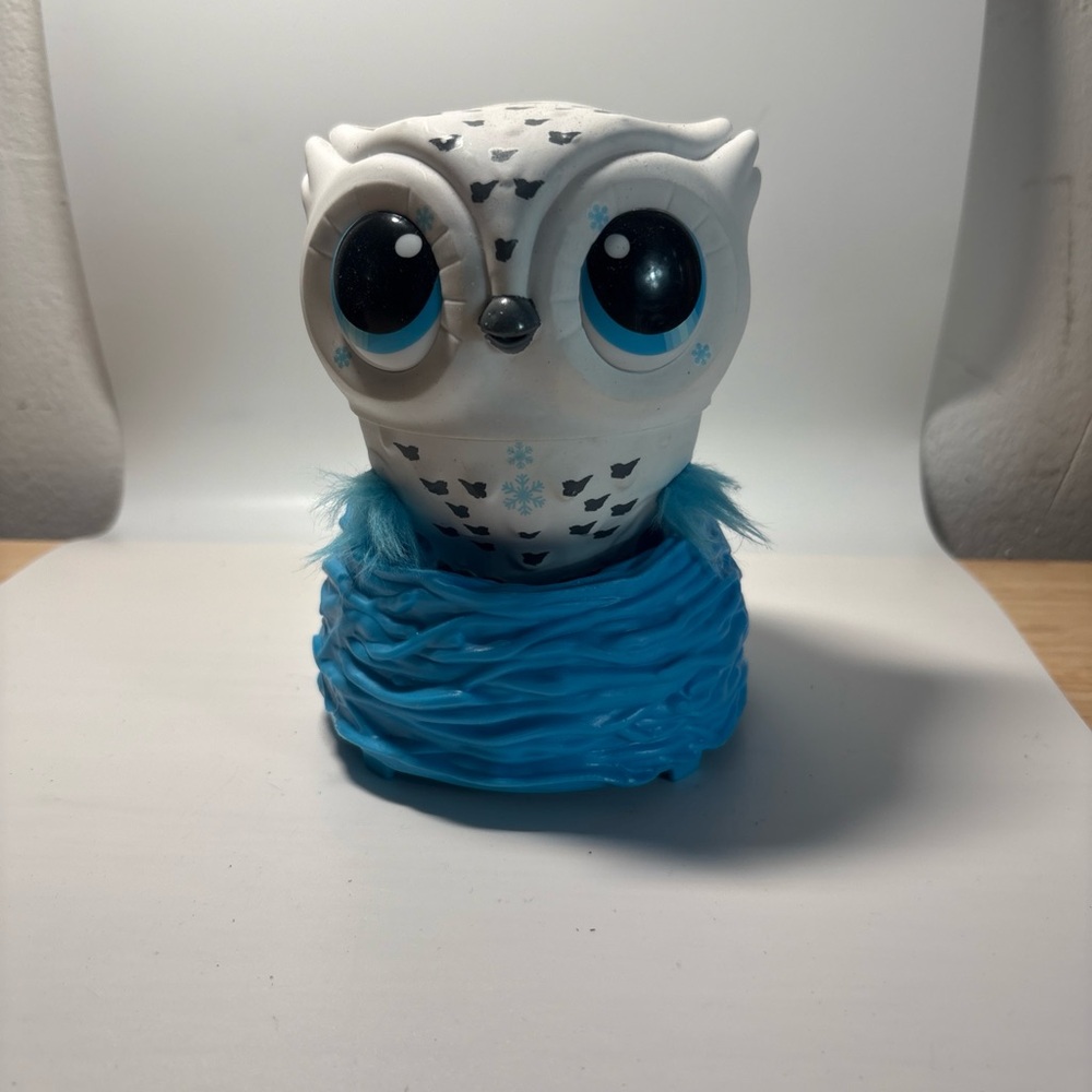 Owleez Flying Baby Owl Interactive Toy with Lights and Sounds (White)